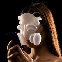 Liǎn mask uses artificial intelligence to respond to your emotions