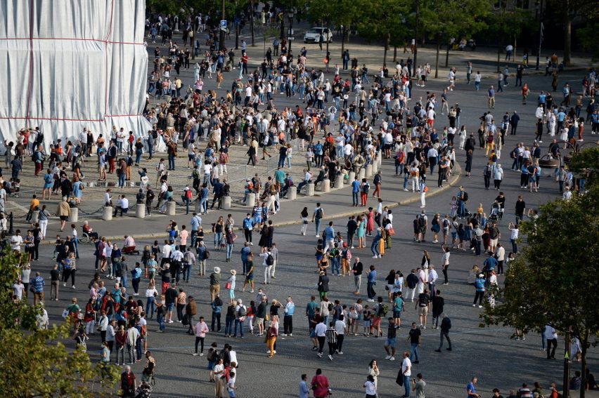 Crowds around L'Arc de Triomphe Wrapped