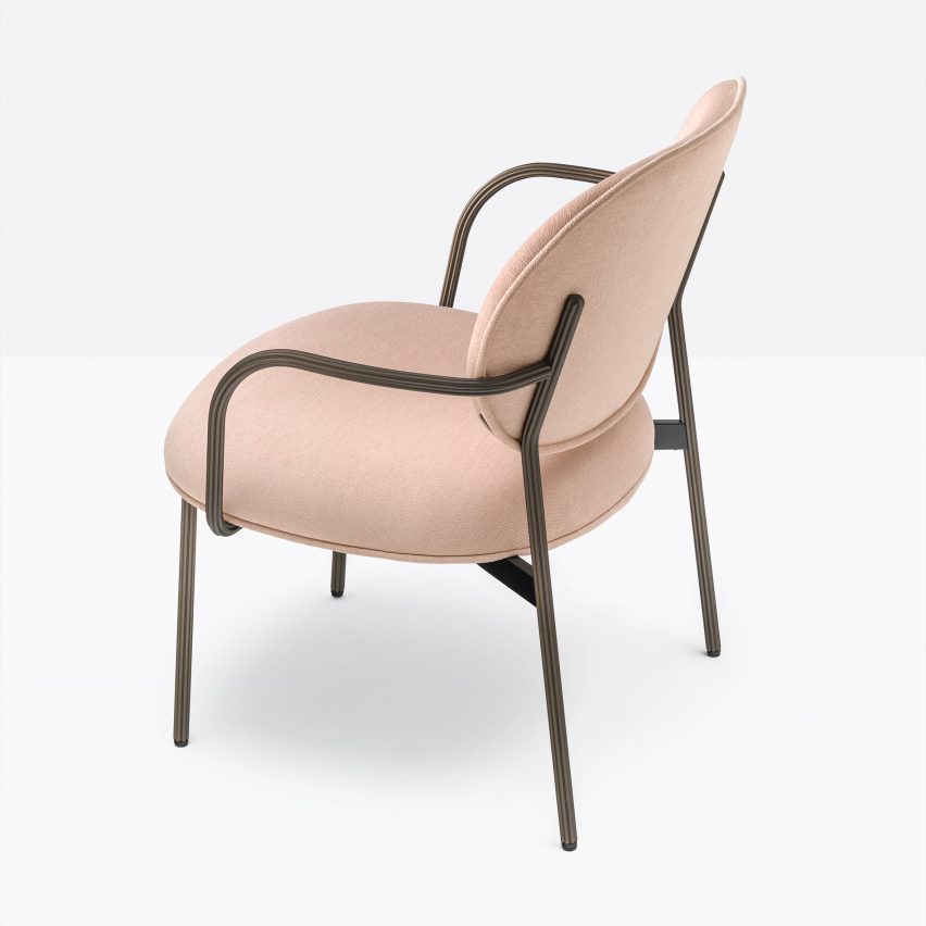 Blume lounge armchair by Sebastian Herkner for Pedrali in pink