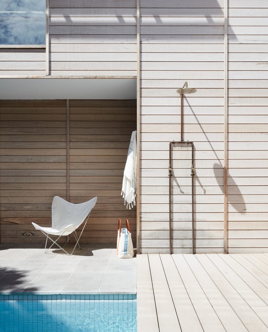 Pool shower at Broadway project by Foomann