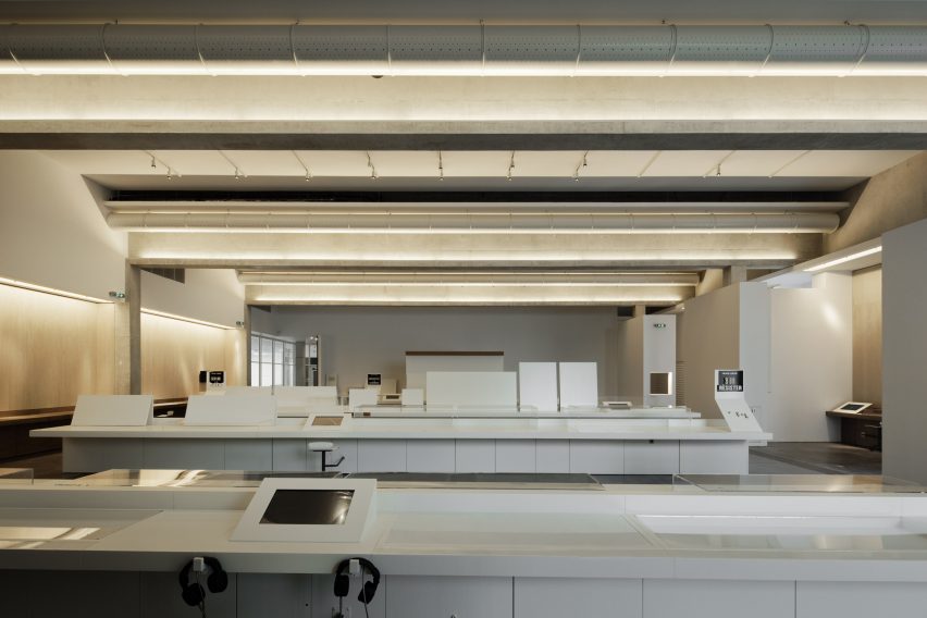 Contemporary International Resource Library by Bruno Gaudin Architectes