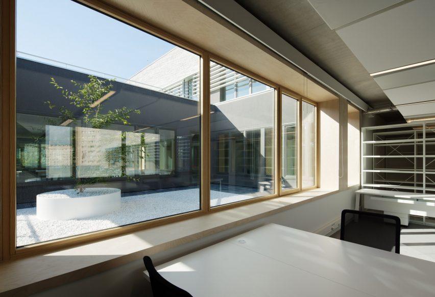 Contemporary International Resource Library by Bruno Gaudin Architectes