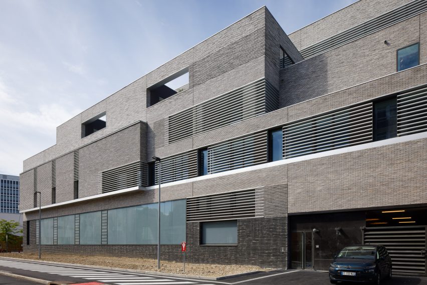 Contemporary International Resource Library by Bruno Gaudin Architectes