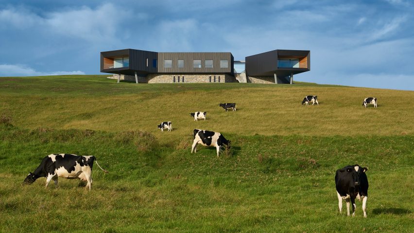 Ten homes with dramatic cantilevers