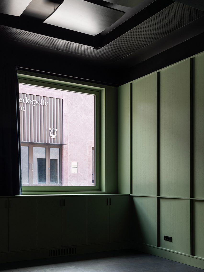 Carlana Mezzalira Pentimalli has completed a music school in Bressanone, Italy,