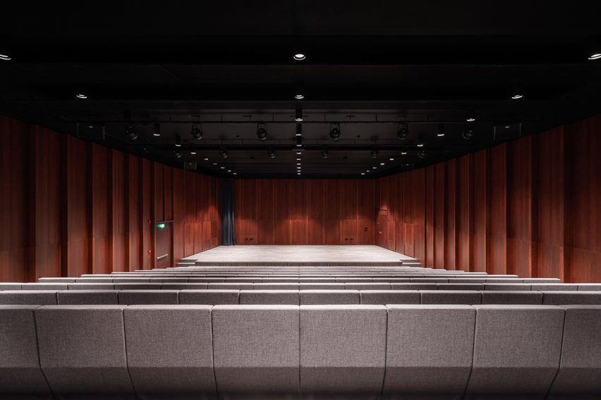 Carlana Mezzalira Pentimalli has completed a music school in Bressanone, Italy,