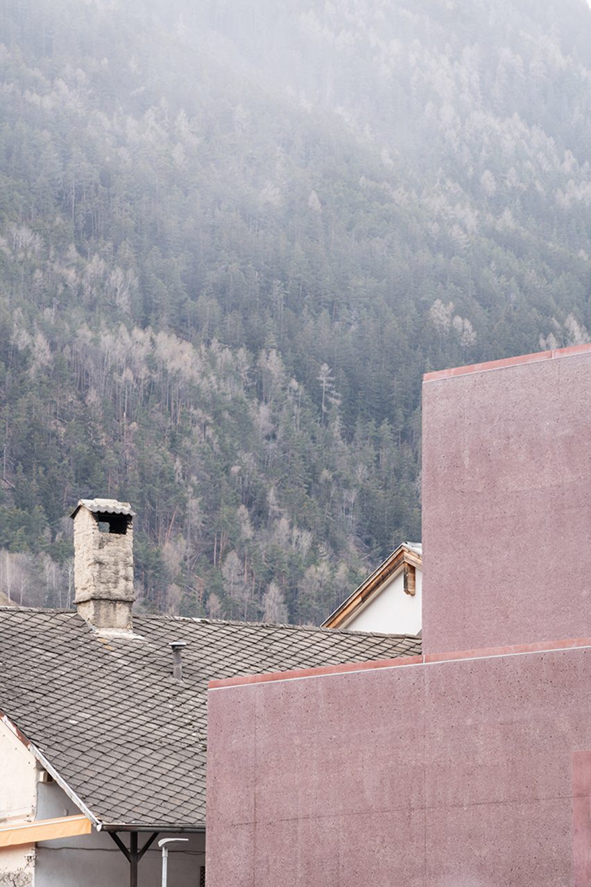 Carlana Mezzalira Pentimalli has completed a music school in Bressanone, Italy,