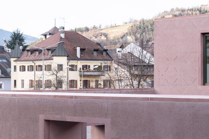 The concrete exterior of an Italian music school