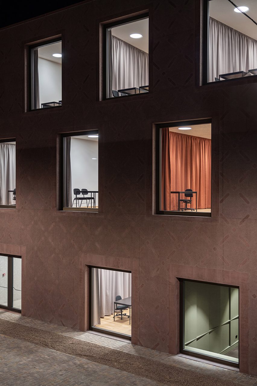 Carlana Mezzalira Pentimalli has completed a music school in Bressanone, Italy,