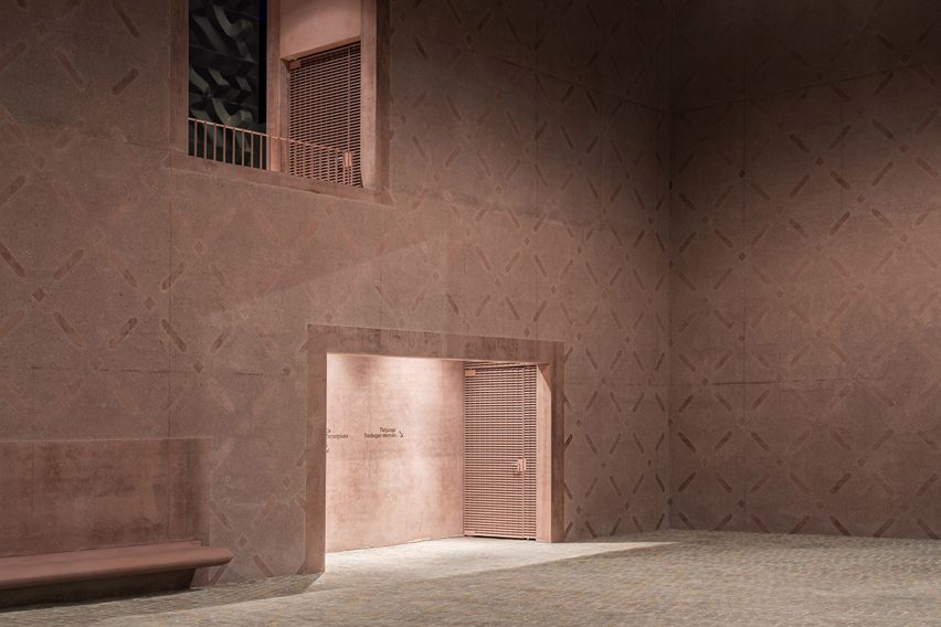Carlana Mezzalira Pentimalli has completed a music school in Bressanone, Italy,