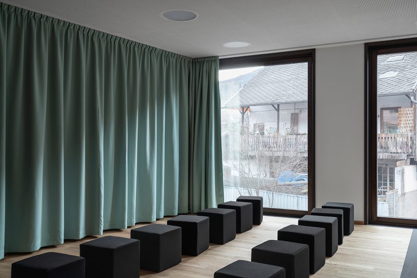 Carlana Mezzalira Pentimalli has completed a music school in Bressanone, Italy,