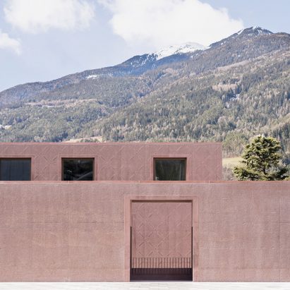 The concrete exterior of the Music School of Bressanone by Carlana Mezzalira Pentimalli