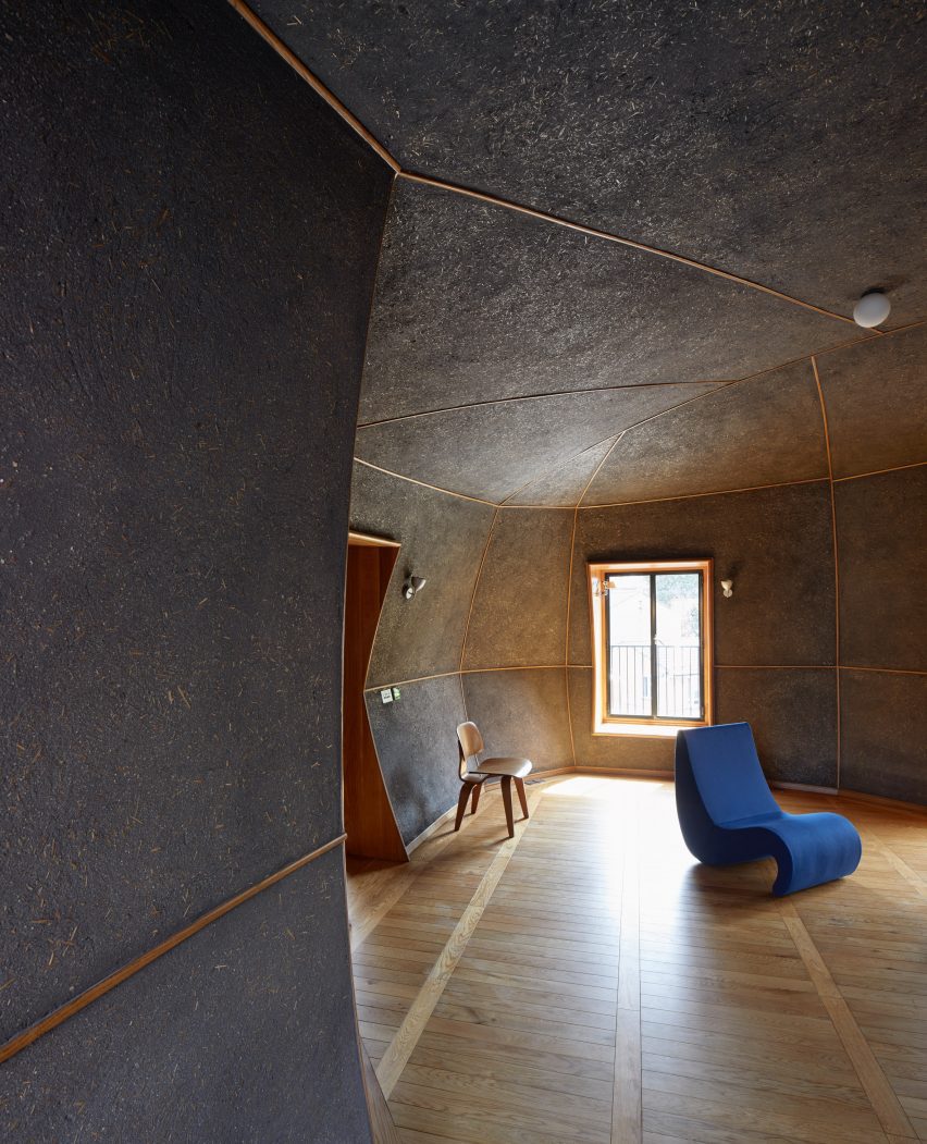 A living room insiside Walmer Yard covered in charcoal Arakabe finish