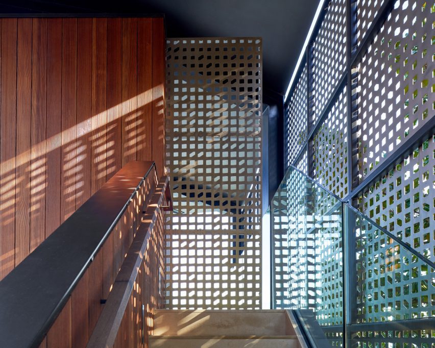 Filtered Frame Dock by Matt Fajkus Architecture