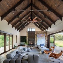 Living room in Flatirons Residence by Tumu Studio