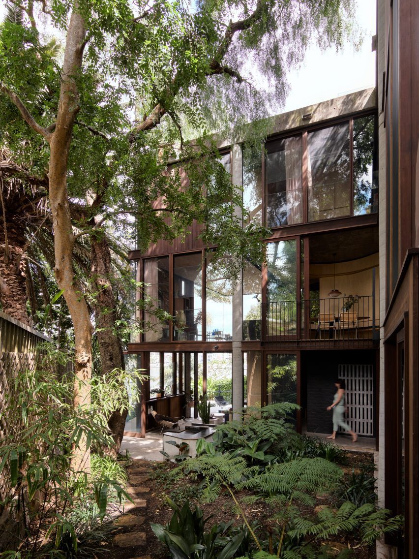 SRG House by Fox Johnston