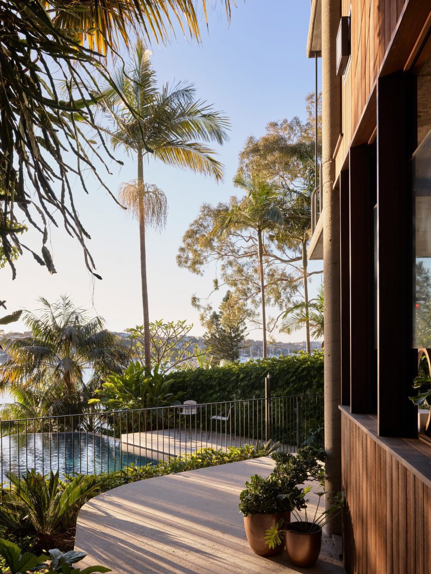 SRG House by Fox Johnston