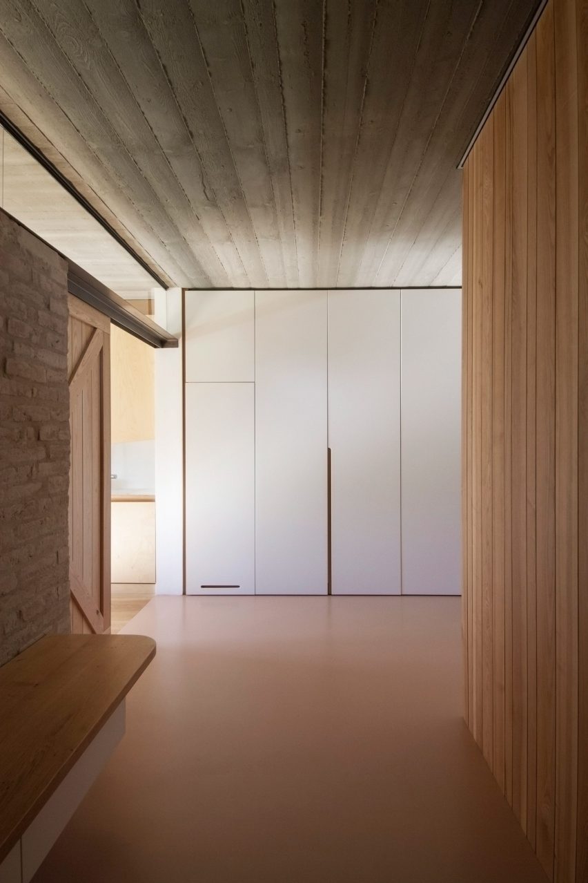 The muted interiors of House in Lanškroun