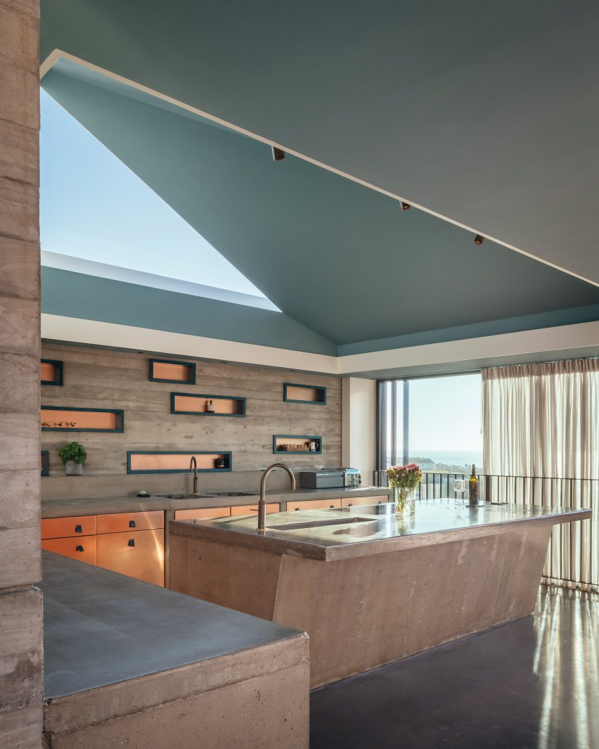 Kitchen with concr