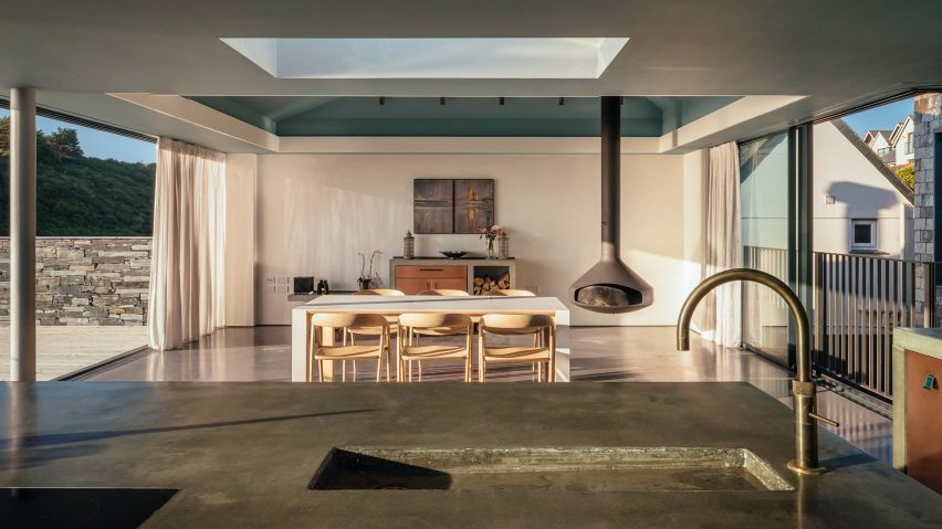 Kitchen with suspended stove