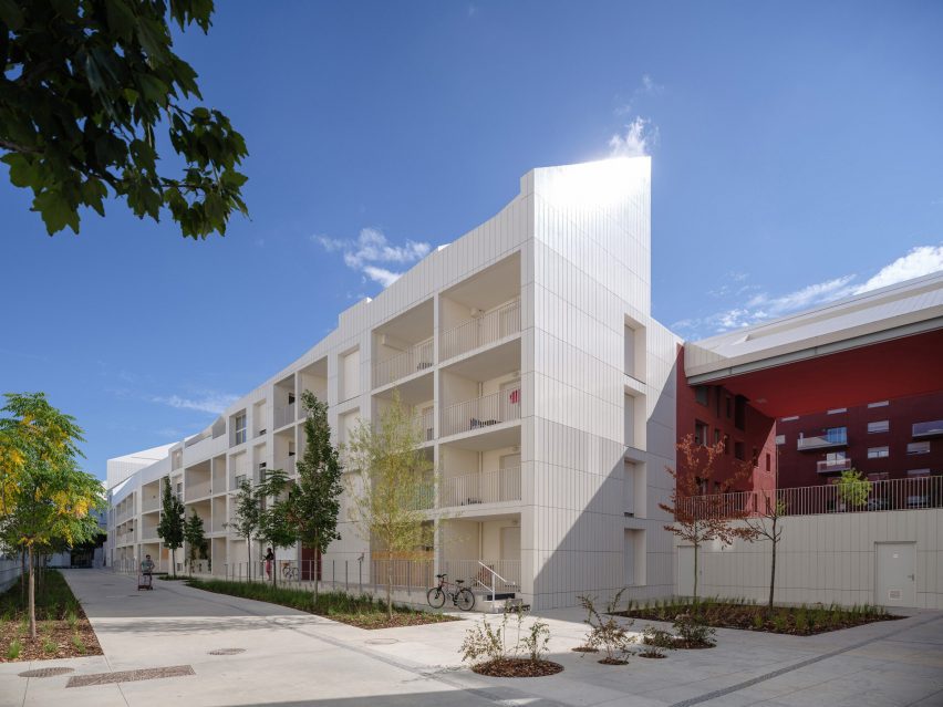 The exterior of Ilot Queyries housing by MVRDV