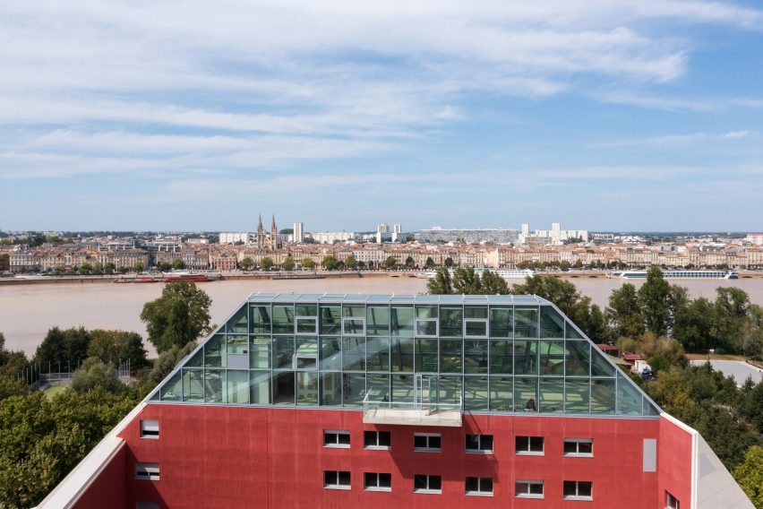 Ilot Queyries rooftop restaurant