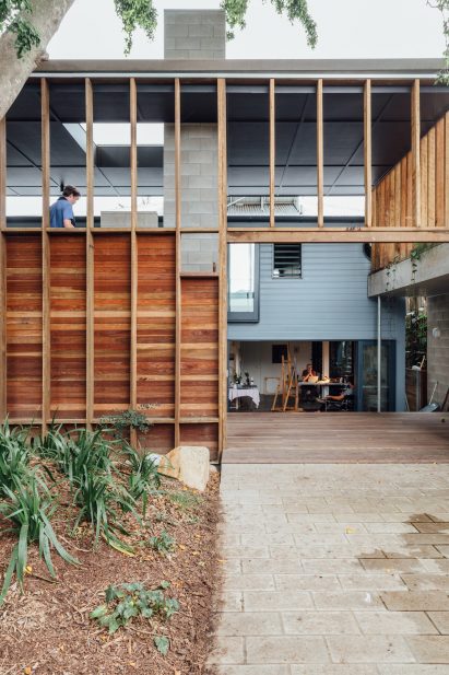 Home extension alongside "Queenslander" cottage