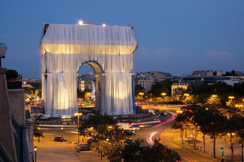 L'Arc de Triomphe Wrapped under construction