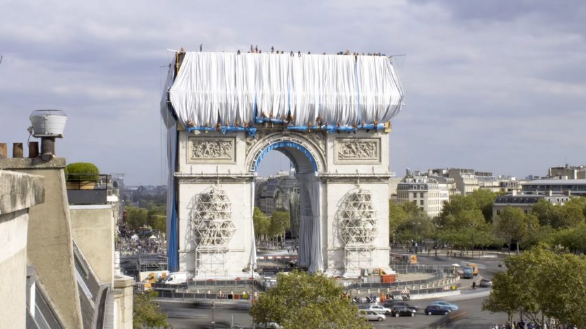 L'Arc de Triomphe Wrapped under construction