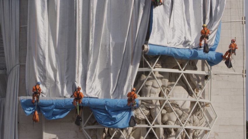 L'Arc de Triomphe Wrapped under construction