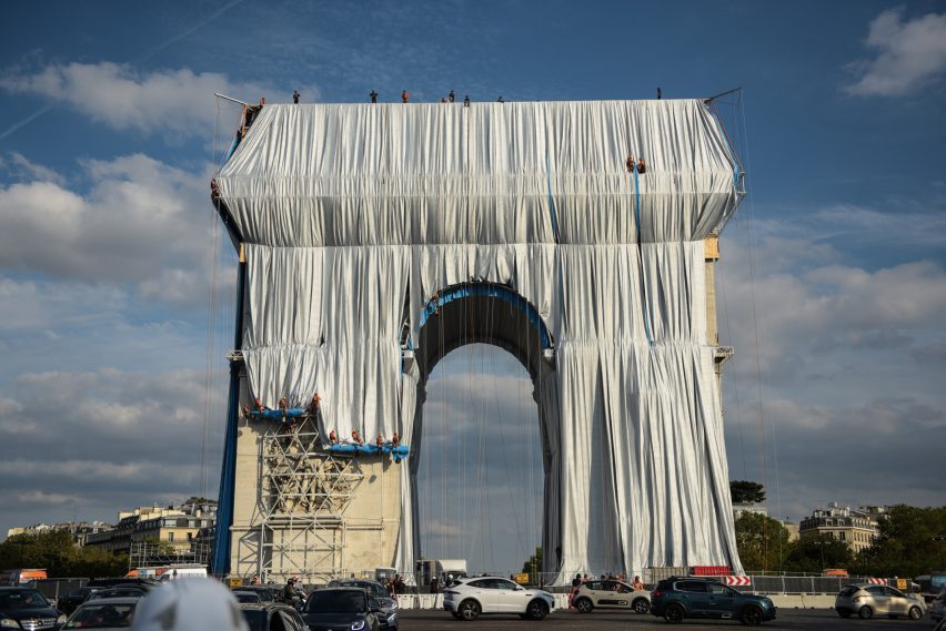 L'Arc de Triomphe Wrapped under construction