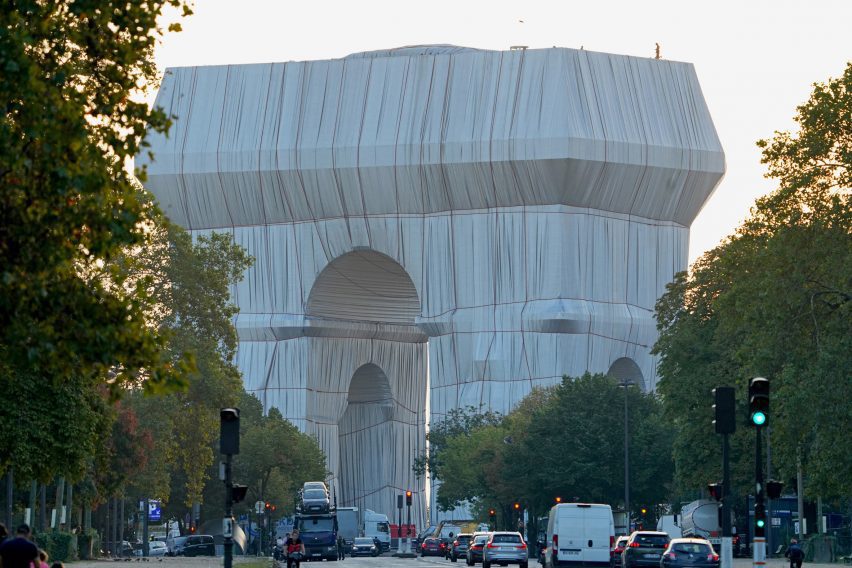L'Arc de Triomphe Wrapped by Christo