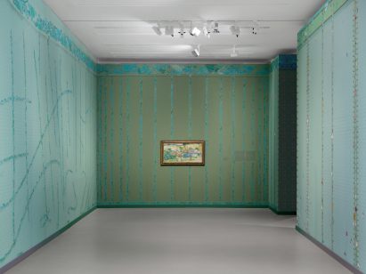 Green wallpaper at the Laura Owens and Vincent van Gogh exhibition