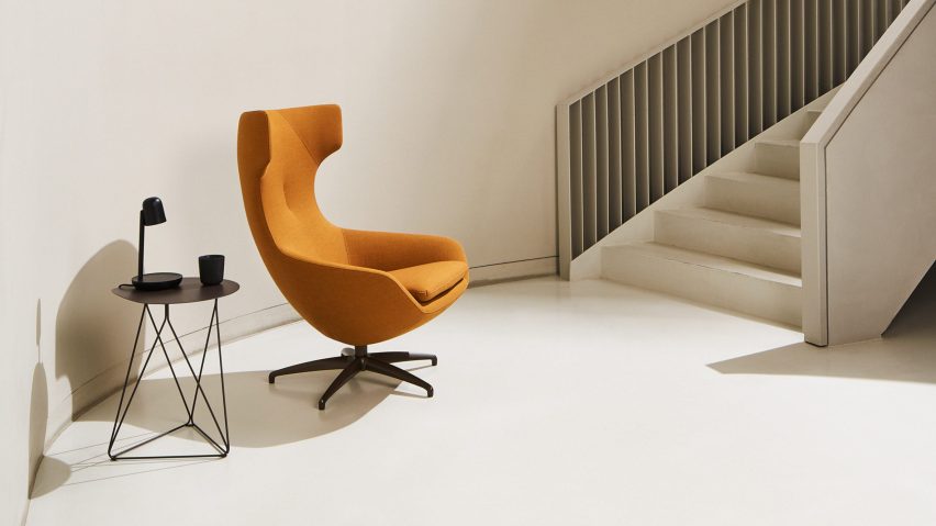 An orange LX662 armchair by Leolux LX