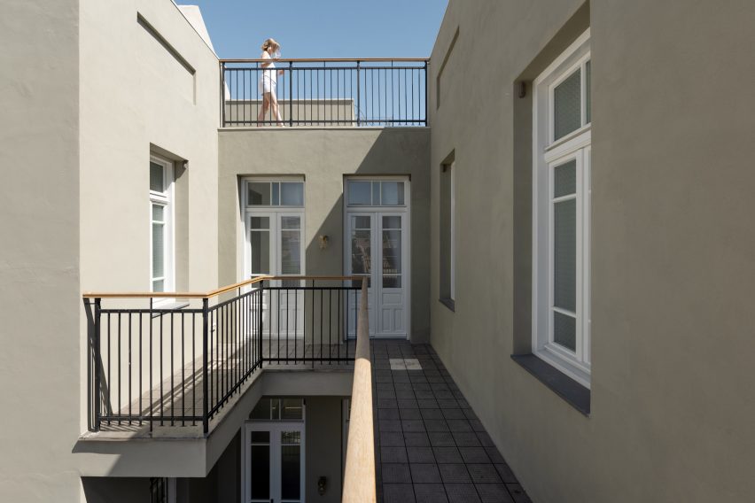 Balconies of Neve Tzedek Patio House by Meirav Galan