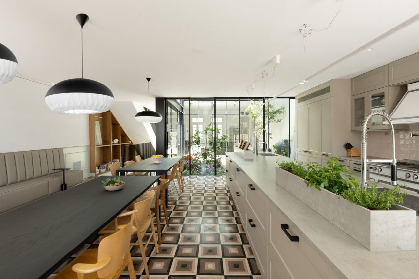 Kitchen in Neve Tzedek Patio House by Meirav Galan