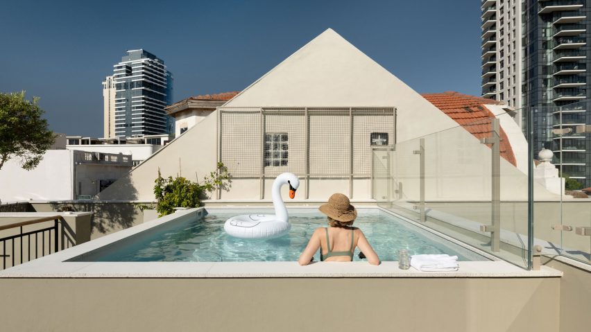 Rooftop plunge pool in Neve Tzedek Patio House by Meirav Galan