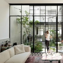 Courtyard garden in Neve Tzedek Patio House by Meirav Galan