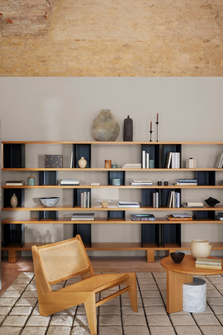 A photograph of the shelf system 