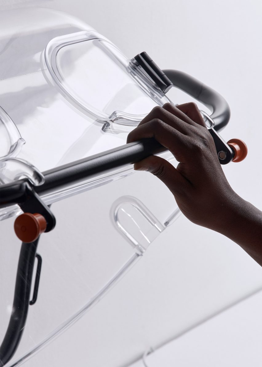 A hand touching the handle of Robust Nest