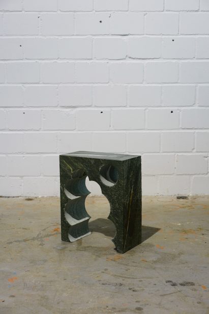 Teil 3 squat Alpengrün marble side table with cylindrical pattern cut into the middle