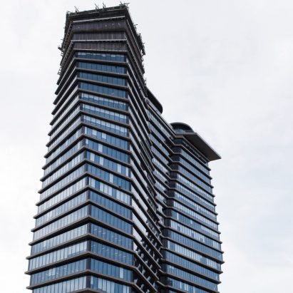Twisting tower in Tel Aviv by Ron Arad