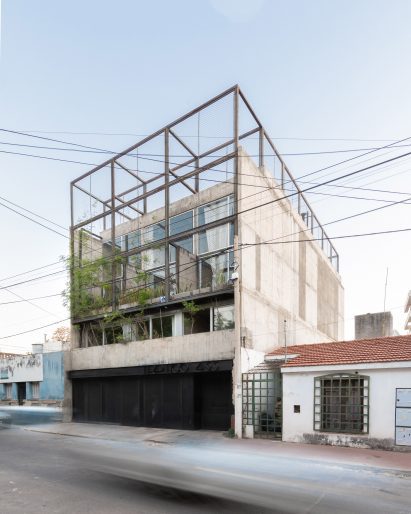 Architects Mariela Marchisio, Cristián Nanzer and Germán Margherit designed The Tríptico Building