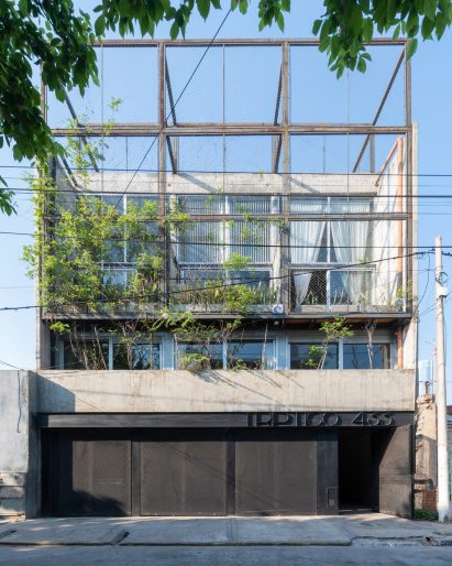 The Tríptico Building has a three-car garage