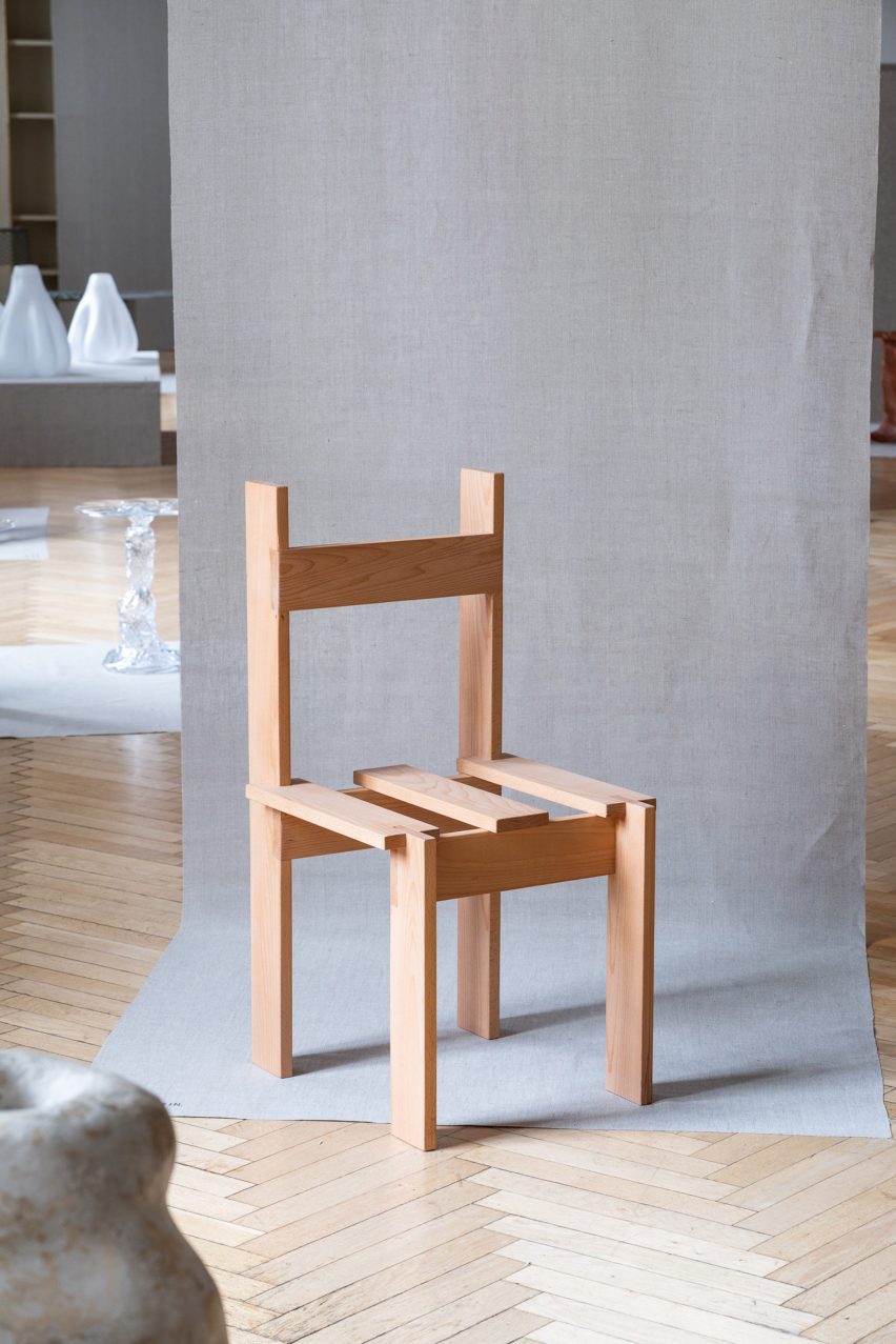 Lath Chair, Ukurant Perspectives
