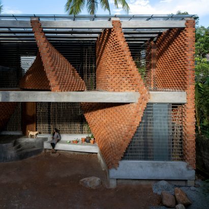 Pirouette House by Wallmakers