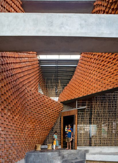 Brick walls twist between concrete surfaces at Pirouette House