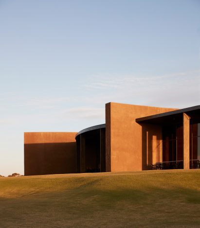 Lonsdale Links golf club uses raw and textural materials