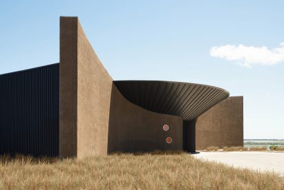 Lonsdale Links golf club has curving walls