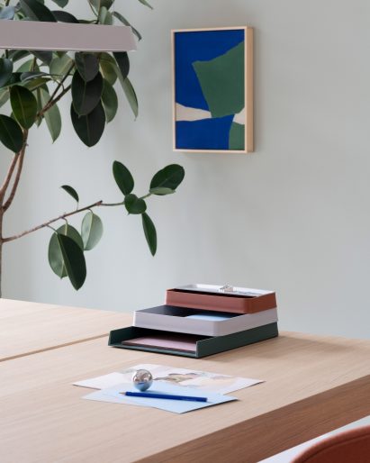 A photograph of The Arrange Desktop Series
